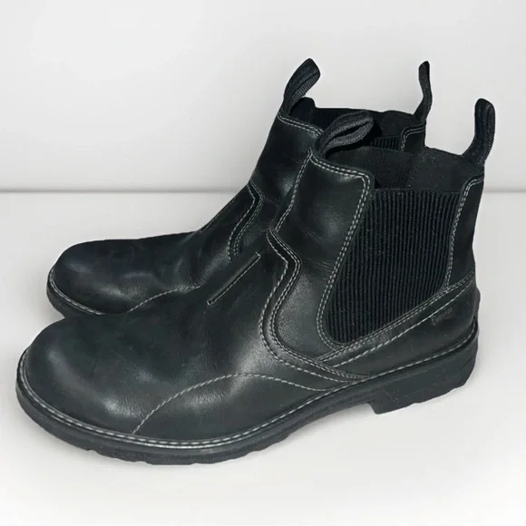 Clarks Black Leather Chelsea Boots with Durable Sole